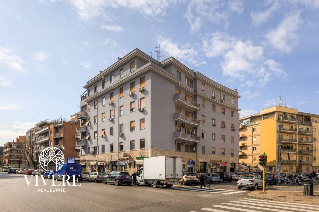 appartamento in vendita a Roma in zona Ostiense