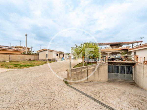 casa indipendente in vendita a Roma in zona Finocchio