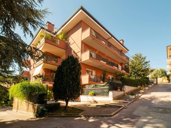 appartamento in vendita a Roma in zona Mostacciano