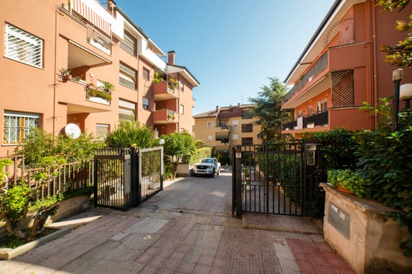 appartamento in vendita a Roma in zona Mostacciano