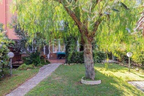 casa indipendente in vendita a Roma in zona Axa