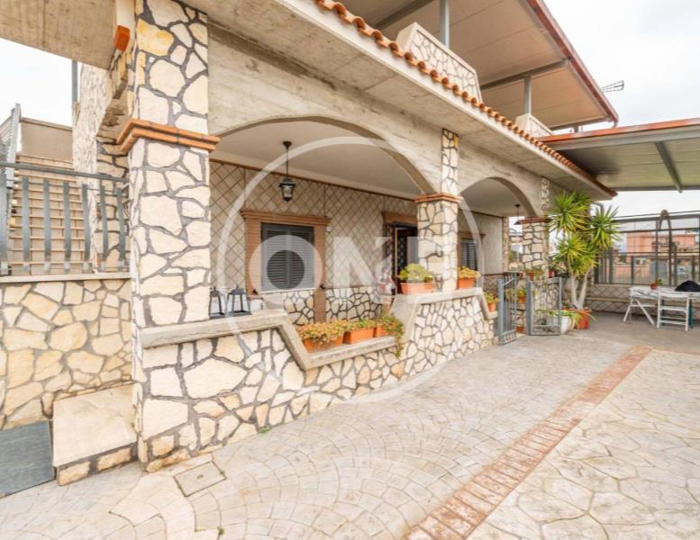 casa indipendente in vendita a Roma in zona Finocchio