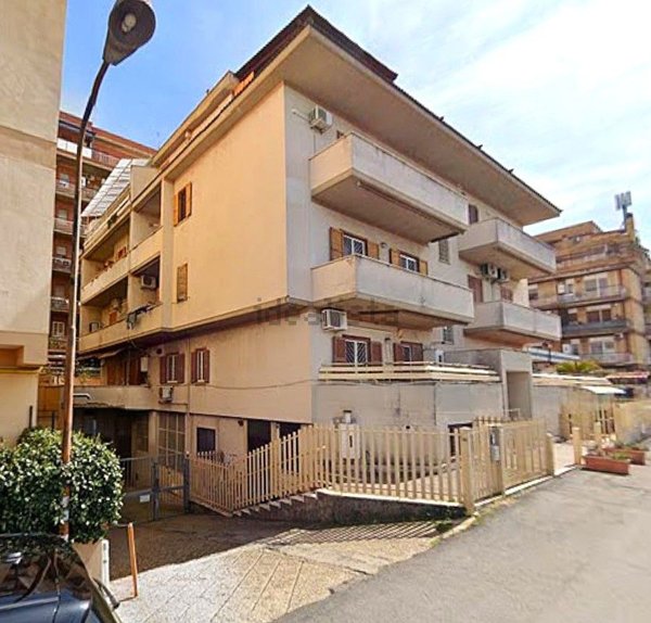 appartamento in vendita a Roma in zona Torre Angela