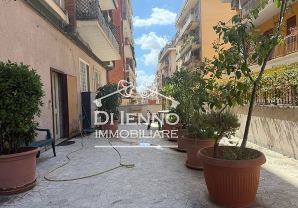 locale commerciale in vendita a Roma