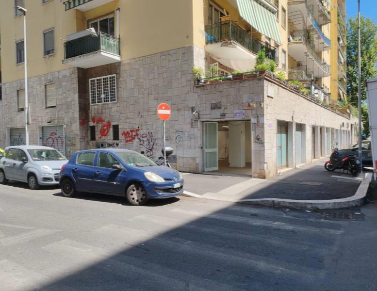 negozio in vendita a Roma in zona Monte Sacro/Talenti