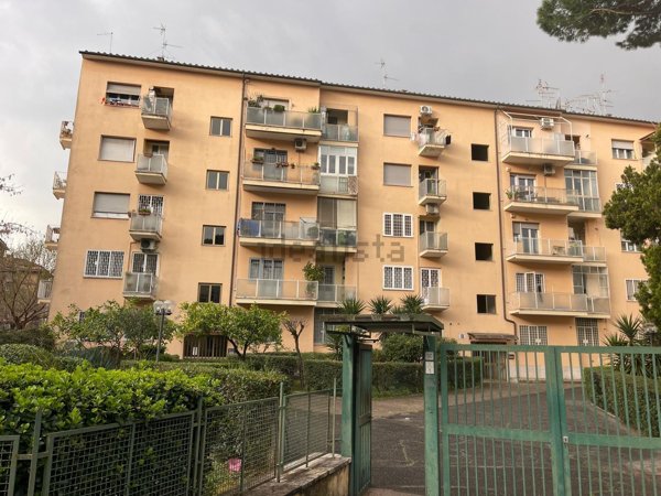 appartamento in vendita a Roma in zona Appio Claudio