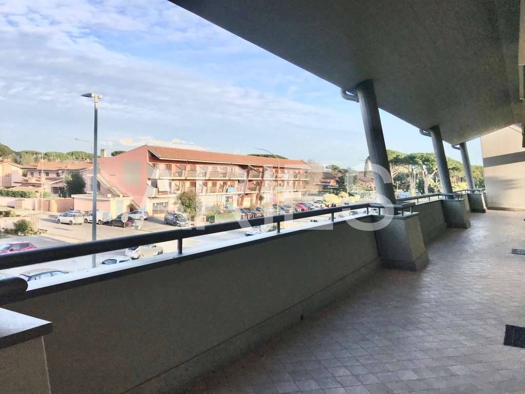 ufficio in vendita a Roma in zona Infernetto