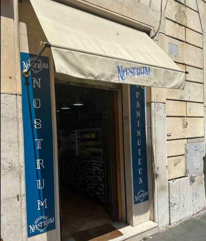 negozio in vendita a Roma in zona Rione Monti/Campitelli