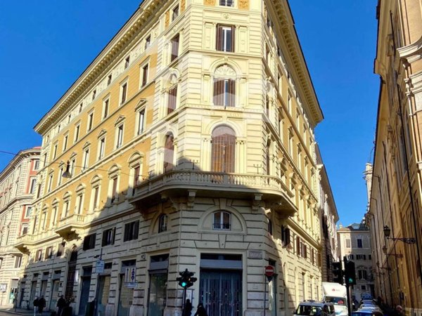 appartamento in vendita a Roma in zona Parione/Sant'Eustachio