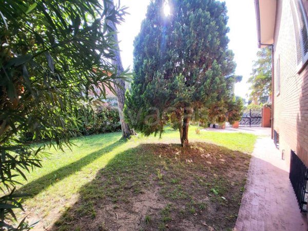 casa indipendente in vendita a Roma in zona Axa