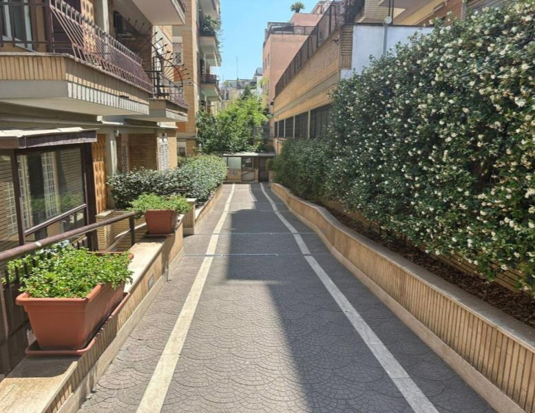 appartamento in vendita a Roma in zona Tor di Quinto
