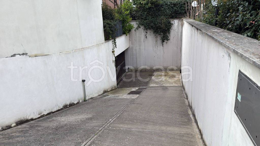 locale di sgombero in vendita a Roma in zona Torre Gaia