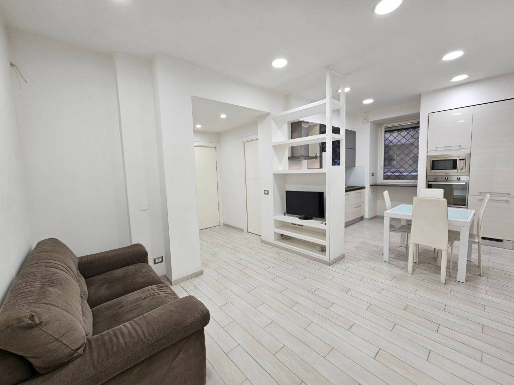 appartamento in vendita a Roma in zona Appio Latino