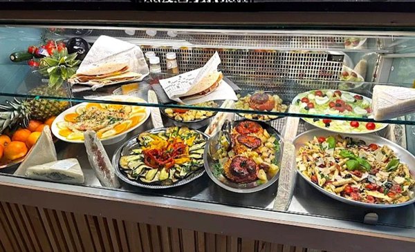 negozio in vendita a Roma in zona Isola Farnese