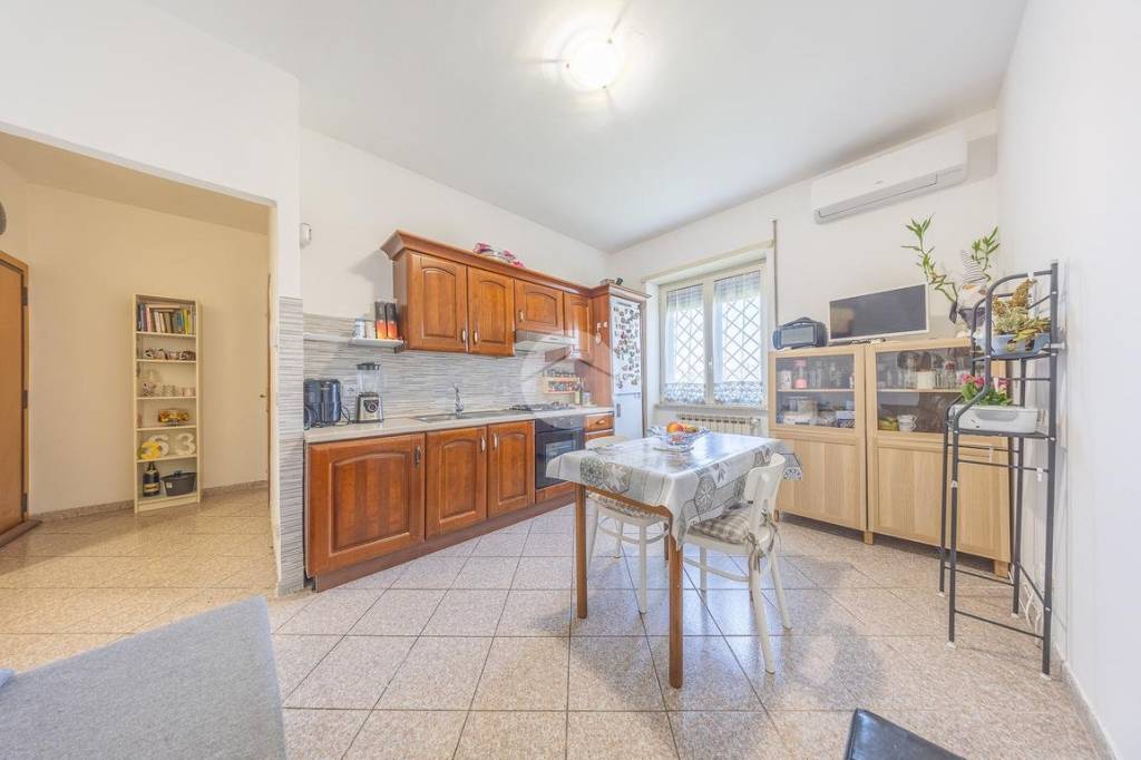 appartamento in vendita a Roma in zona Castelverde