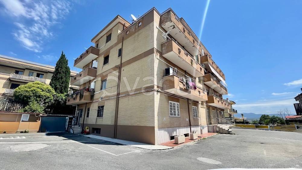 appartamento in vendita a Roma in zona Finocchio