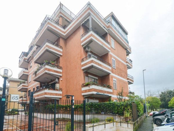 appartamento in vendita a Roma in zona Corviale