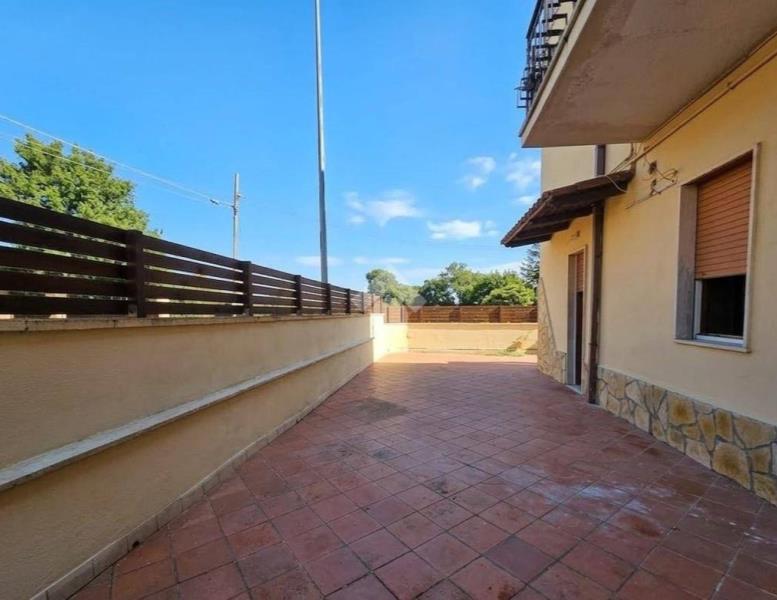 appartamento in vendita a Roma in zona Valle Santa