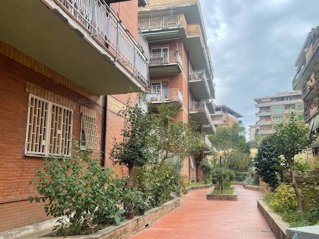 appartamento in vendita a Roma in zona Portuense