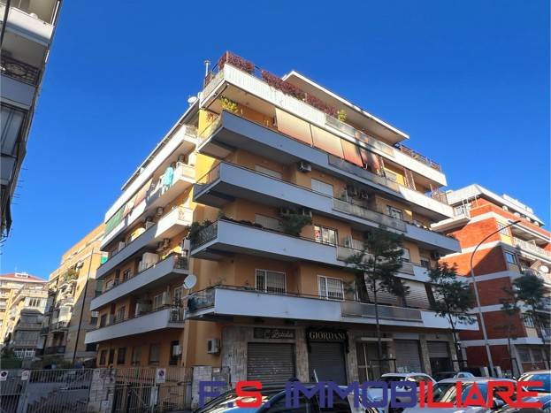 appartamento in vendita a Roma in zona Appio Claudio