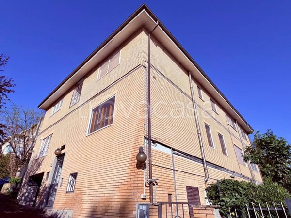 appartamento in vendita a Roma in zona Tomba di Nerone