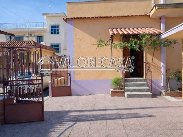 casa indipendente in vendita a Roma in zona Finocchio