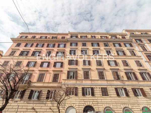 locale commerciale in vendita a Roma in zona Esquilino