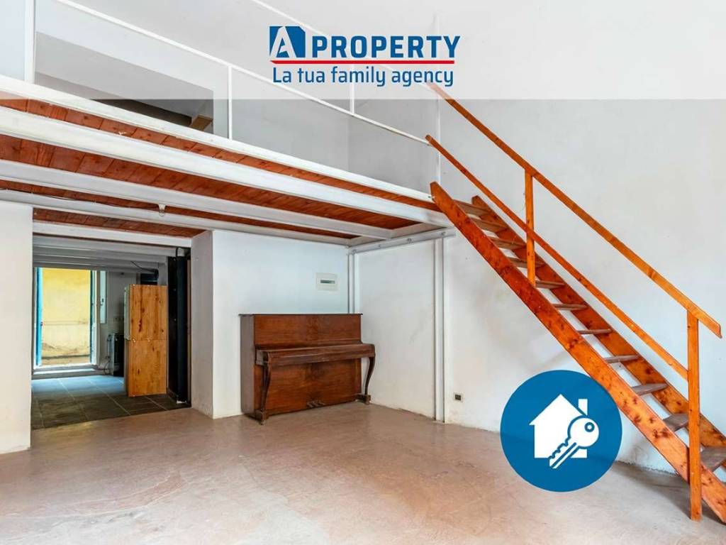 negozio in vendita a Roma in zona Tuscolano