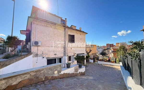 casa indipendente in vendita a Roma in zona Ottavia