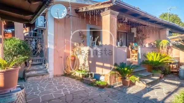 casa indipendente in vendita a Roma in zona Castelverde