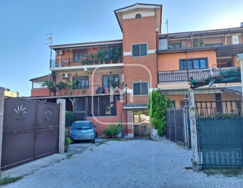 appartamento in vendita a Roma in zona Osteria del Curato