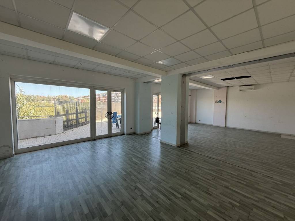 negozio in vendita a Roma in zona Ostia