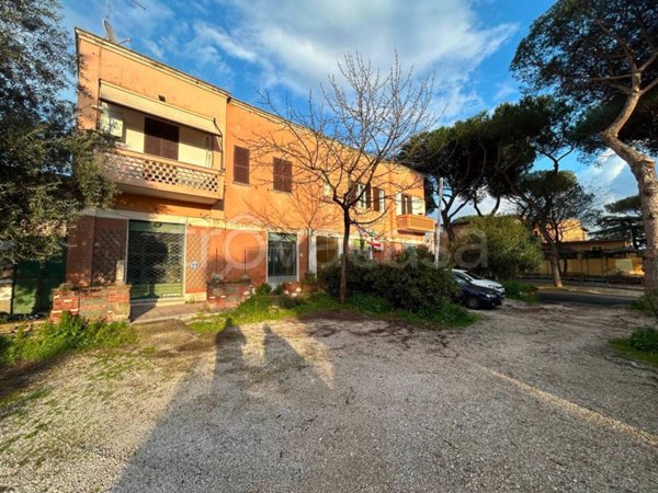 appartamento in vendita a Roma in zona Appio Claudio