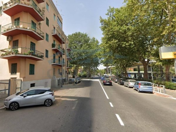 negozio in vendita a Roma in zona Ostiense