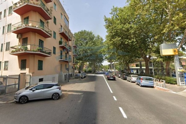negozio in vendita a Roma in zona Ostiense