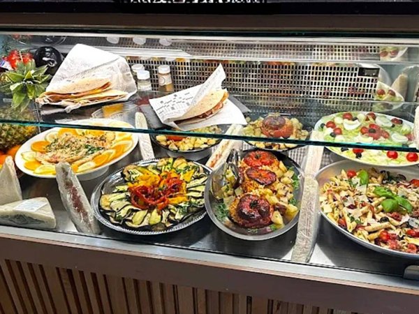 negozio in vendita a Roma in zona Olgiata