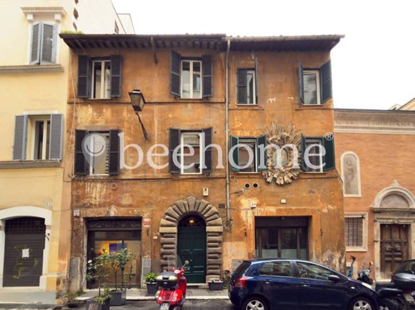 negozio in vendita a Roma in zona Rione di Ponte
