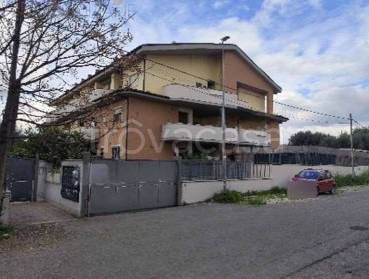 appartamento in vendita a Roma in zona Finocchio