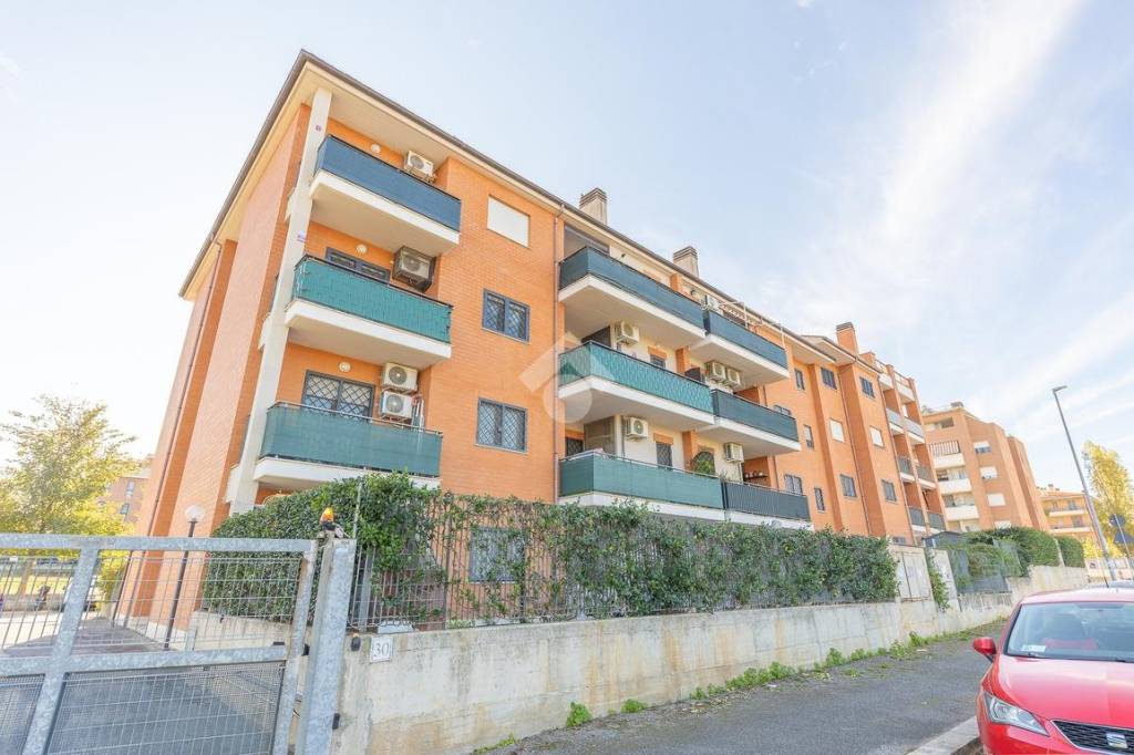appartamento in vendita a Roma in zona Castelverde