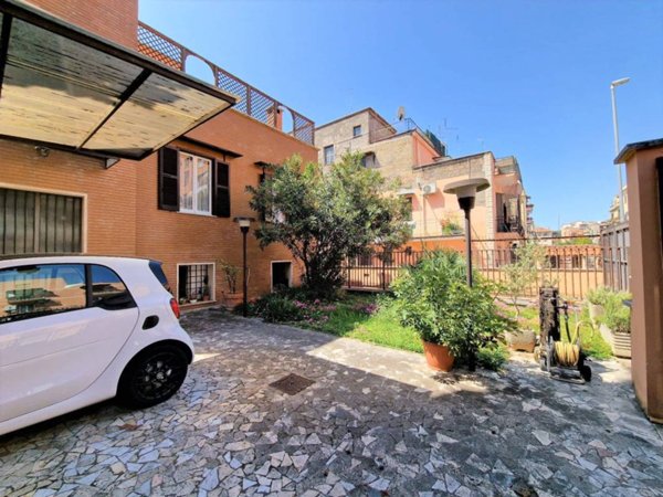 casa indipendente in vendita a Roma in zona Alessandrino