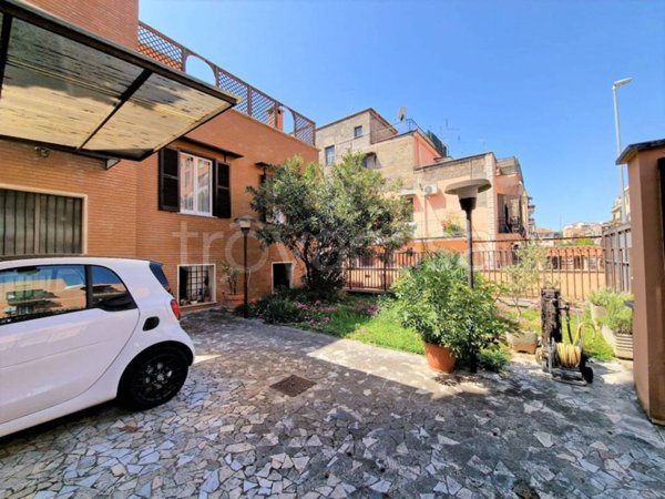 casa indipendente in vendita a Roma in zona Alessandrino