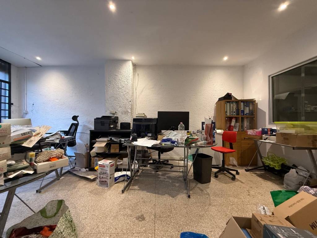 negozio in vendita a Roma in zona Appio Claudio