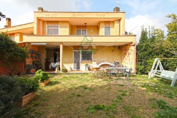 casa indipendente in vendita a Roma in zona Axa