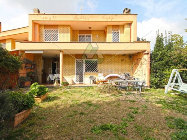 casa indipendente in vendita a Roma in zona Axa