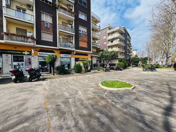 negozio in vendita a Roma in zona Portuense