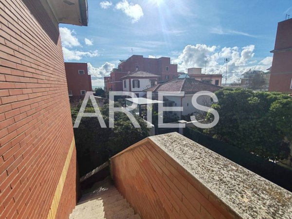 casa indipendente in vendita a Roma in zona Ostia