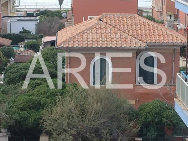 casa indipendente in vendita a Roma in zona Ostia