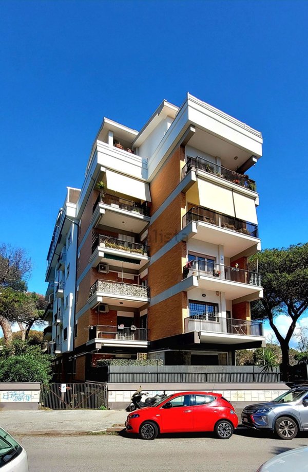 appartamento in vendita a Roma in zona Ostia