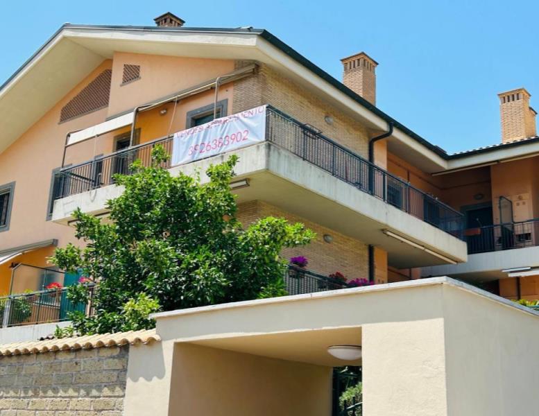 appartamento in vendita a Roma in zona Osteria del Curato