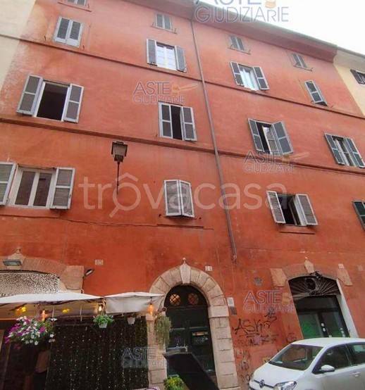 appartamento in vendita a Roma in zona Parione/Sant'Eustachio